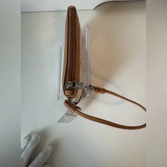 Coach Tan and Cream Wristlet NWT - Picture 3 of 4